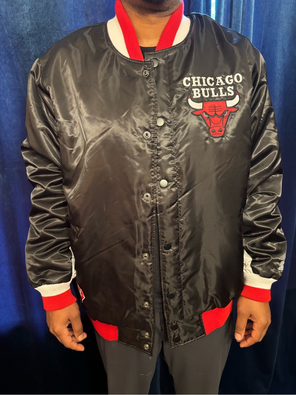 Chicago Bulls XXL Black Satin Bomber Jacket with Red Trim